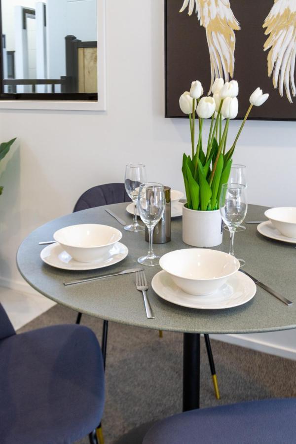Central City Awaits 2 Bed 2 Bath With Carpark Christchurch Dış mekan fotoğraf
